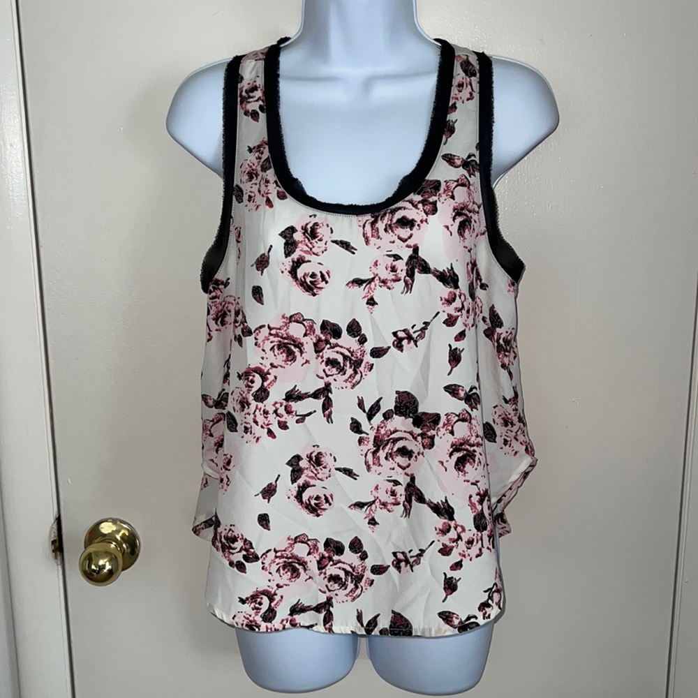 🌹Cute rose print top.